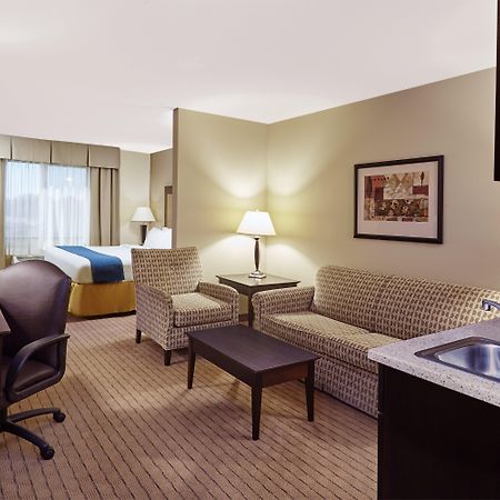 Holiday Inn Express & Suites Madison-Verona By Ihg Eksteriør bilde