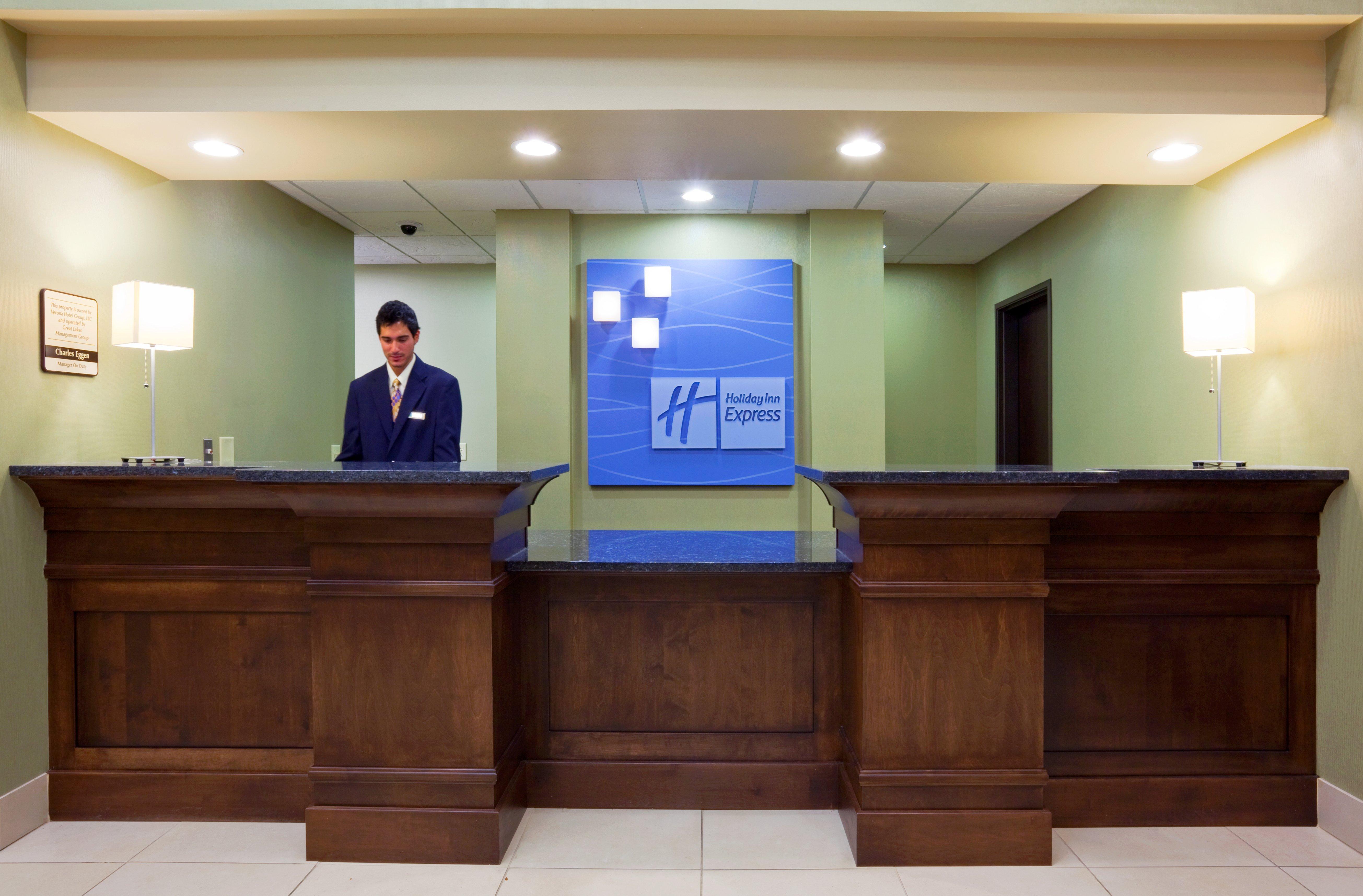 Holiday Inn Express & Suites Madison-Verona By Ihg Eksteriør bilde