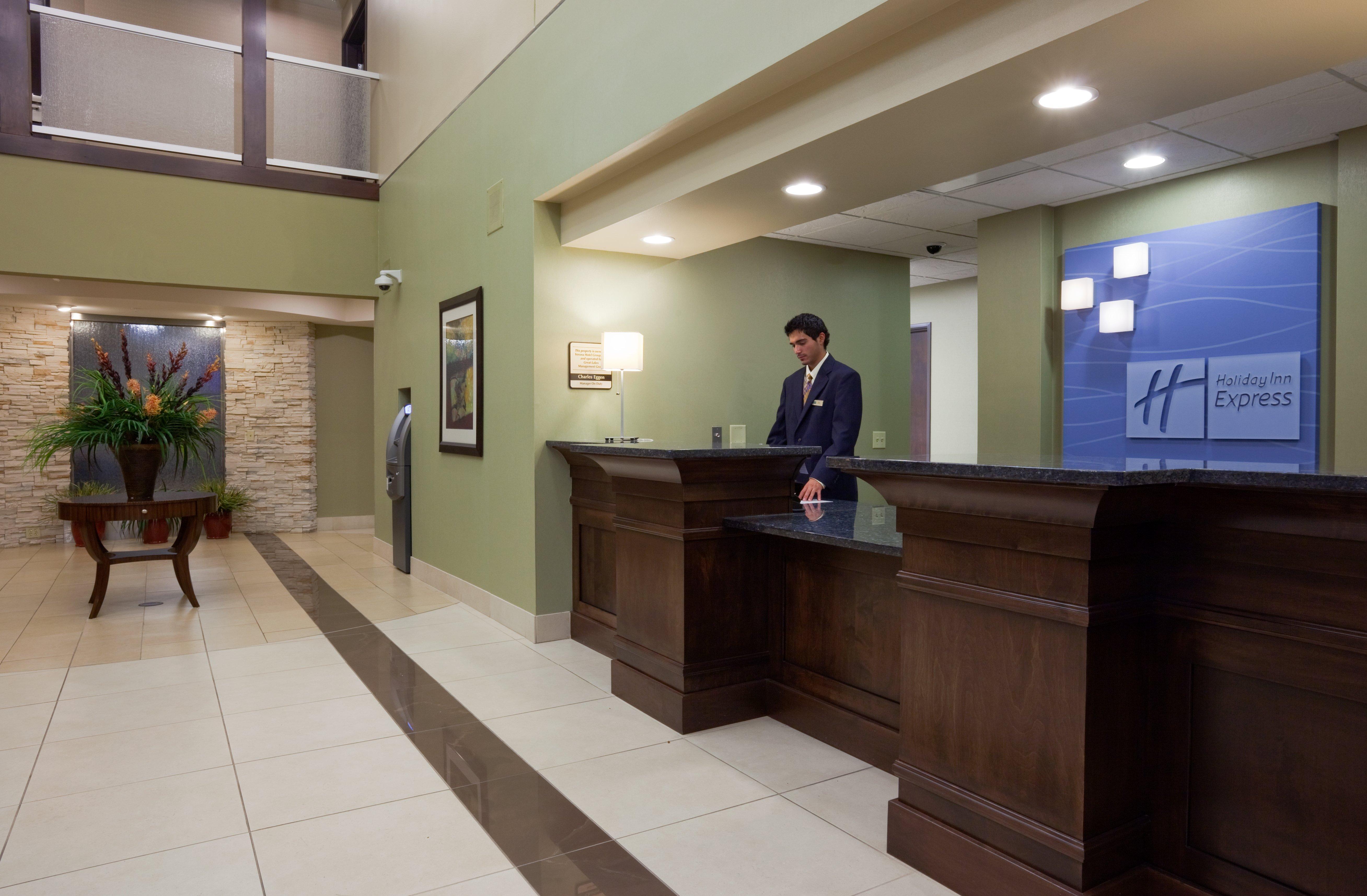 Holiday Inn Express & Suites Madison-Verona By Ihg Eksteriør bilde